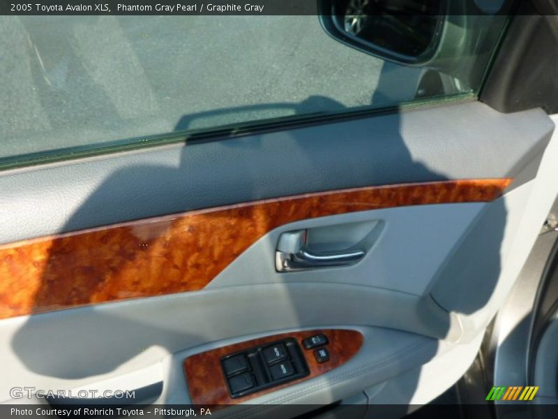 Phantom Gray Pearl / Graphite Gray 2005 Toyota Avalon XLS