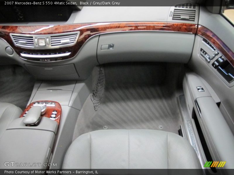 Black / Grey/Dark Grey 2007 Mercedes-Benz S 550 4Matic Sedan