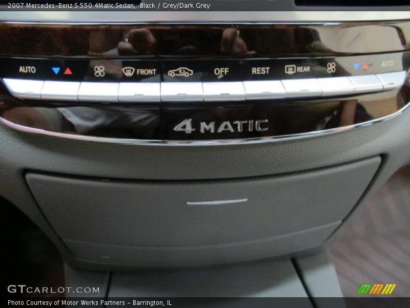 Black / Grey/Dark Grey 2007 Mercedes-Benz S 550 4Matic Sedan