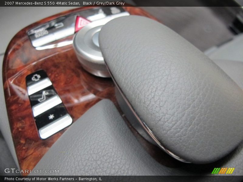 Black / Grey/Dark Grey 2007 Mercedes-Benz S 550 4Matic Sedan
