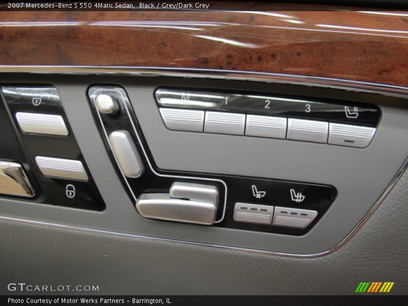 Black / Grey/Dark Grey 2007 Mercedes-Benz S 550 4Matic Sedan