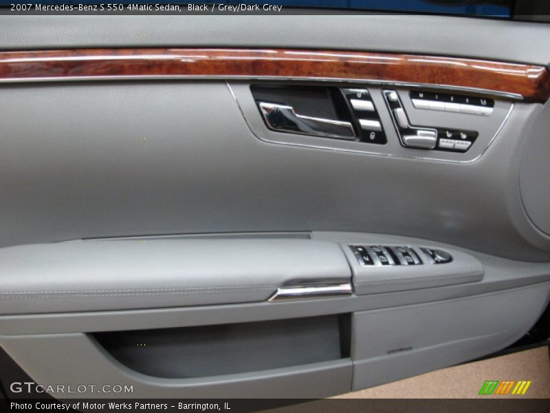 Black / Grey/Dark Grey 2007 Mercedes-Benz S 550 4Matic Sedan