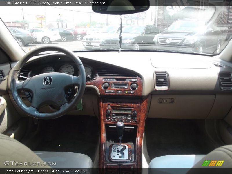Dashboard of 2003 TL 3.2 Type S