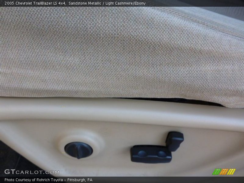 Sandstone Metallic / Light Cashmere/Ebony 2005 Chevrolet TrailBlazer LS 4x4