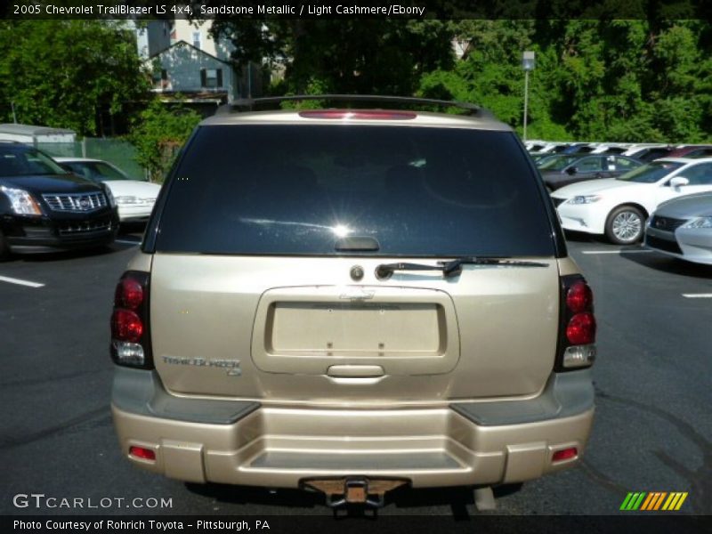 Sandstone Metallic / Light Cashmere/Ebony 2005 Chevrolet TrailBlazer LS 4x4