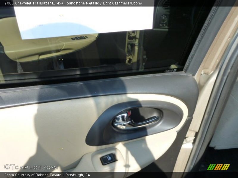 Sandstone Metallic / Light Cashmere/Ebony 2005 Chevrolet TrailBlazer LS 4x4