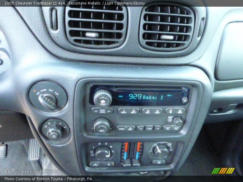 Sandstone Metallic / Light Cashmere/Ebony 2005 Chevrolet TrailBlazer LS 4x4