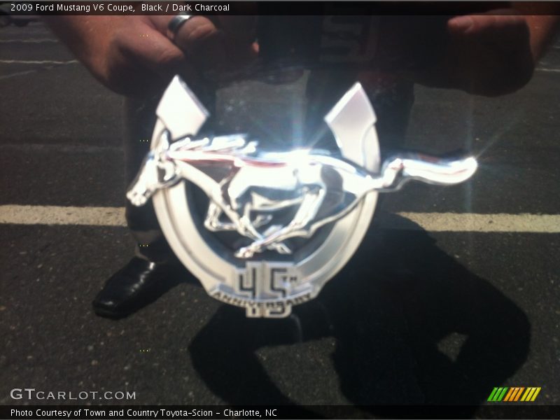 Black / Dark Charcoal 2009 Ford Mustang V6 Coupe