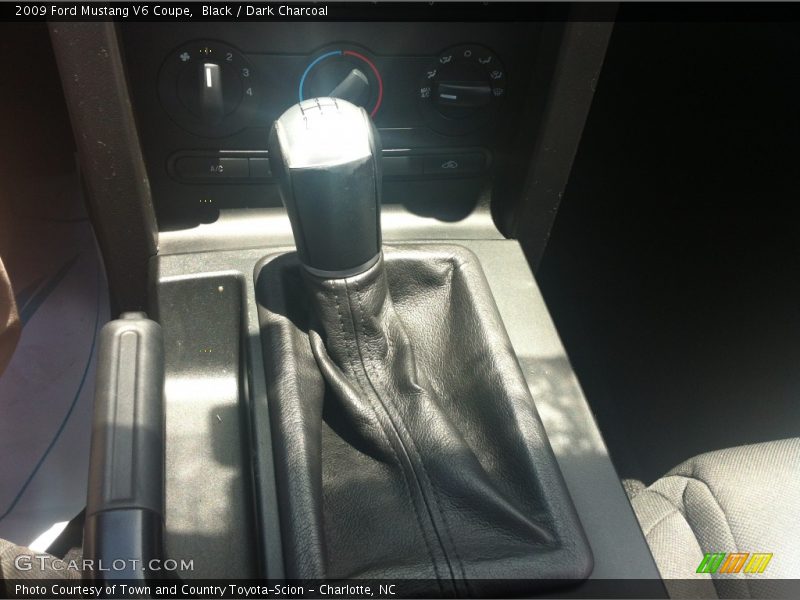 Black / Dark Charcoal 2009 Ford Mustang V6 Coupe