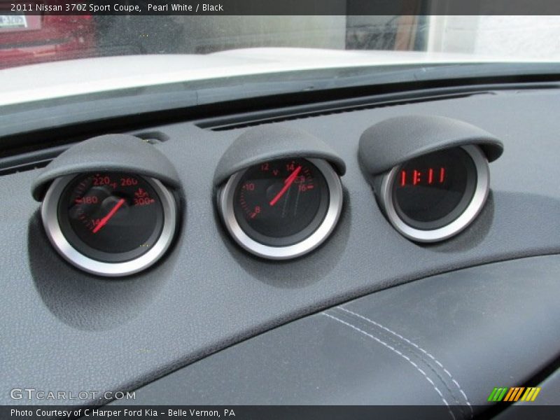 Pearl White / Black 2011 Nissan 370Z Sport Coupe