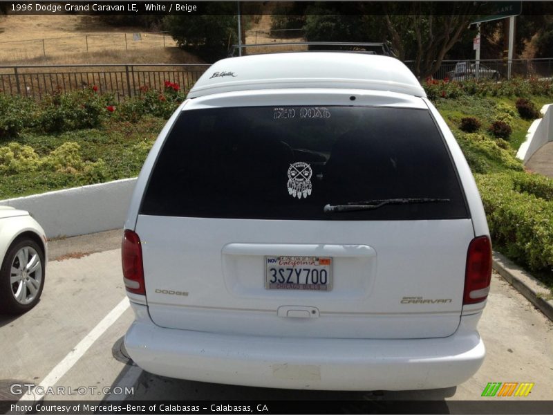 White / Beige 1996 Dodge Grand Caravan LE