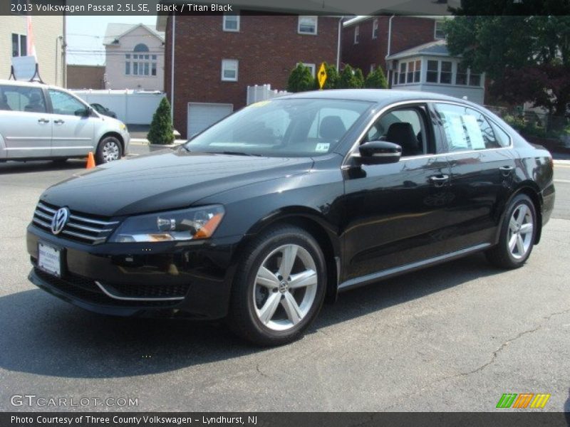 Front 3/4 View of 2013 Passat 2.5L SE