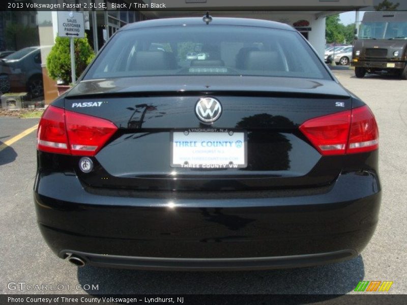 Black / Titan Black 2013 Volkswagen Passat 2.5L SE