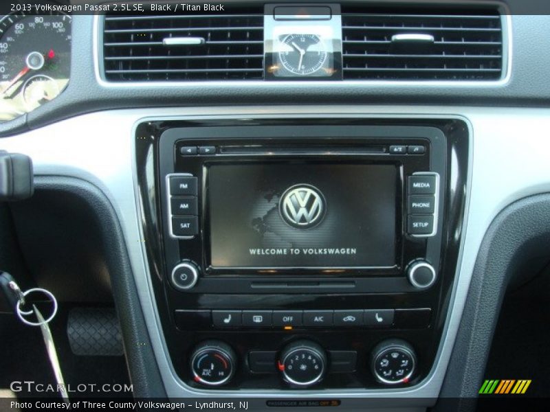 Black / Titan Black 2013 Volkswagen Passat 2.5L SE
