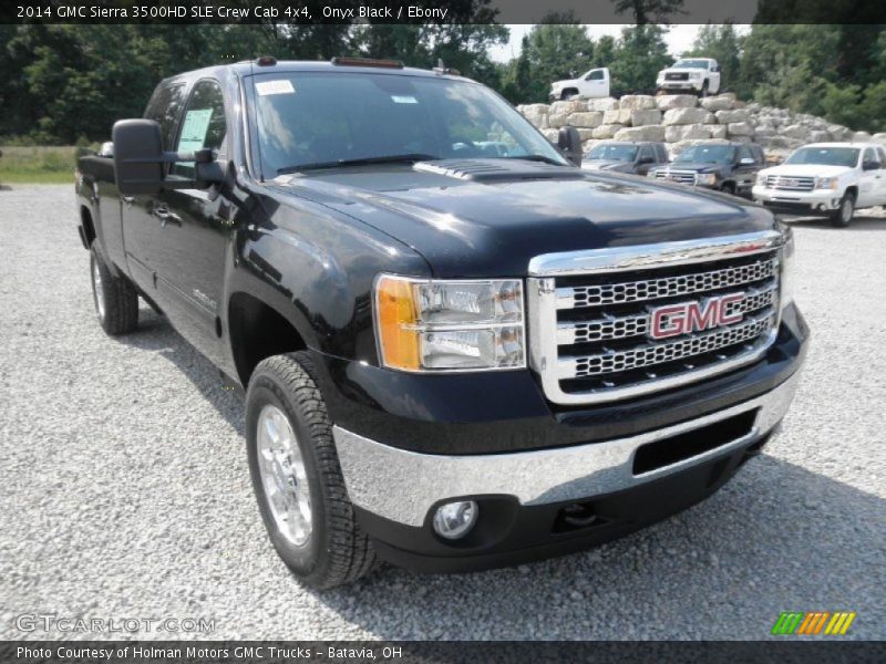 Front 3/4 View of 2014 Sierra 3500HD SLE Crew Cab 4x4