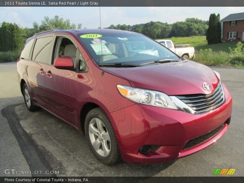 Front 3/4 View of 2011 Sienna LE