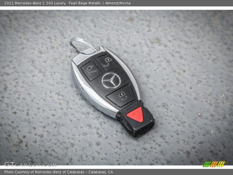 Pearl Beige Metallic / Almond/Mocha 2011 Mercedes-Benz C 300 Luxury