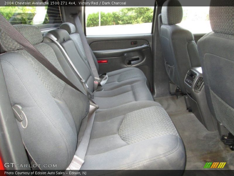 Victory Red / Dark Charcoal 2004 Chevrolet Avalanche 1500 Z71 4x4