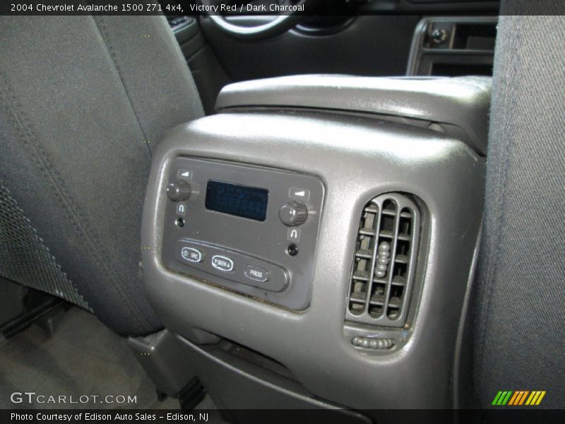 Victory Red / Dark Charcoal 2004 Chevrolet Avalanche 1500 Z71 4x4