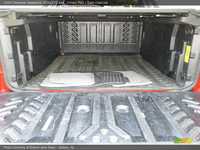 Victory Red / Dark Charcoal 2004 Chevrolet Avalanche 1500 Z71 4x4