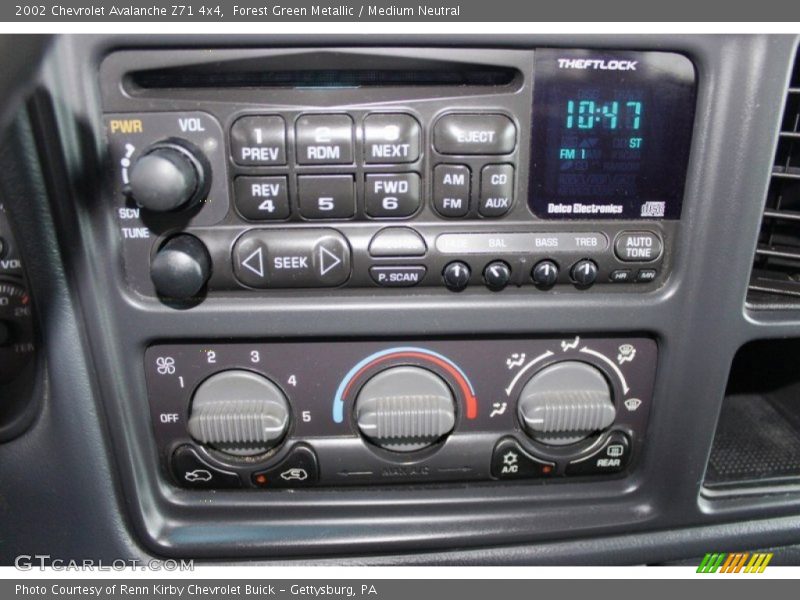 Forest Green Metallic / Medium Neutral 2002 Chevrolet Avalanche Z71 4x4