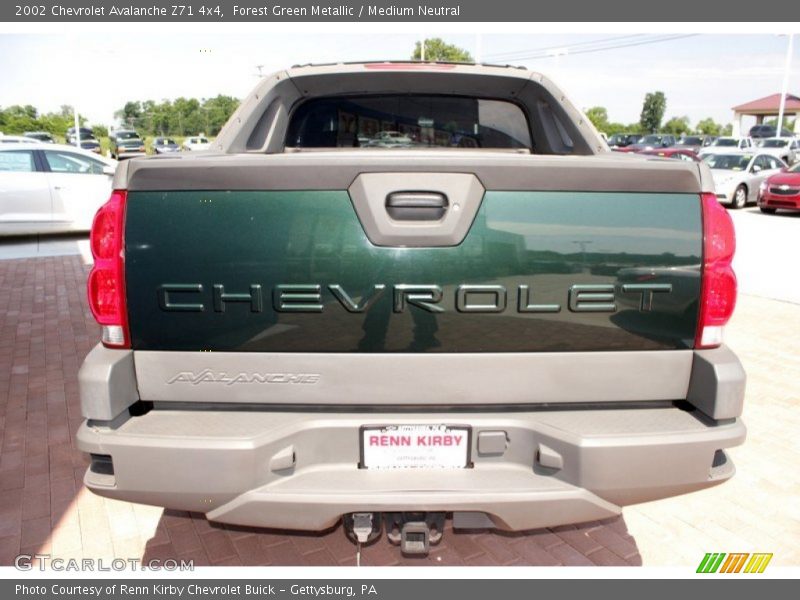 Forest Green Metallic / Medium Neutral 2002 Chevrolet Avalanche Z71 4x4