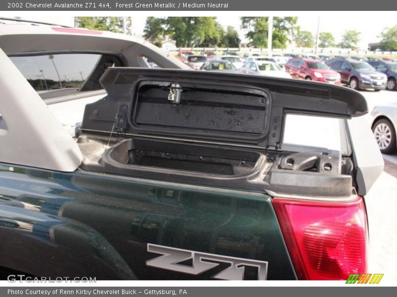 Forest Green Metallic / Medium Neutral 2002 Chevrolet Avalanche Z71 4x4