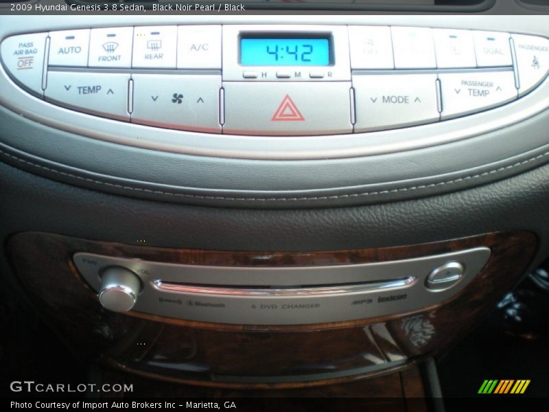 Controls of 2009 Genesis 3.8 Sedan