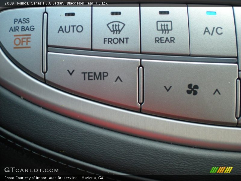 Controls of 2009 Genesis 3.8 Sedan