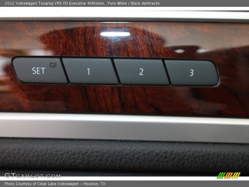 Pure White / Black Anthracite 2012 Volkswagen Touareg VR6 FSI Executive 4XMotion