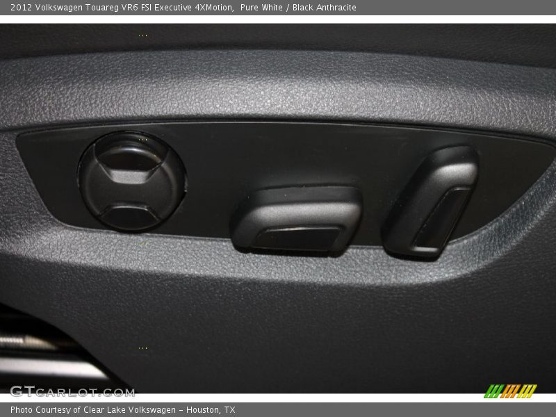 Pure White / Black Anthracite 2012 Volkswagen Touareg VR6 FSI Executive 4XMotion