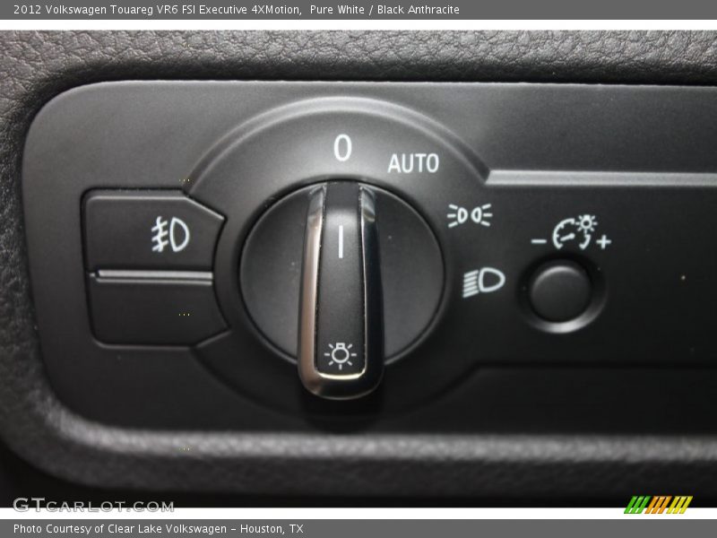 Pure White / Black Anthracite 2012 Volkswagen Touareg VR6 FSI Executive 4XMotion