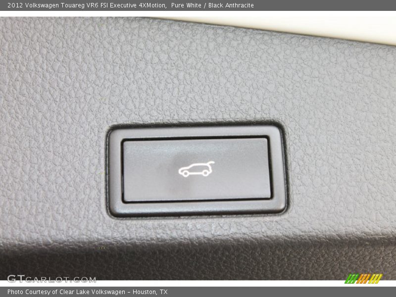 Pure White / Black Anthracite 2012 Volkswagen Touareg VR6 FSI Executive 4XMotion