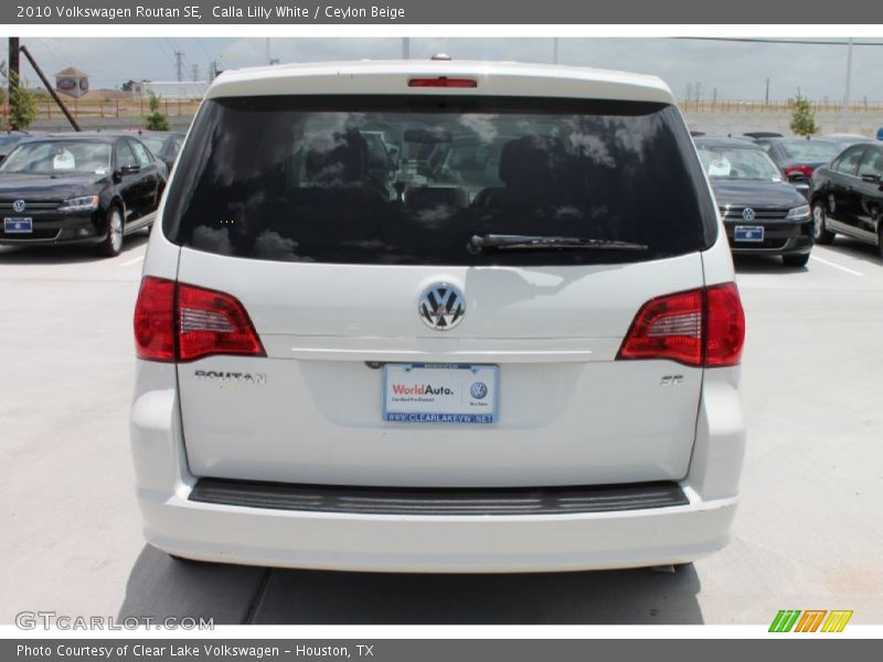 Calla Lilly White / Ceylon Beige 2010 Volkswagen Routan SE
