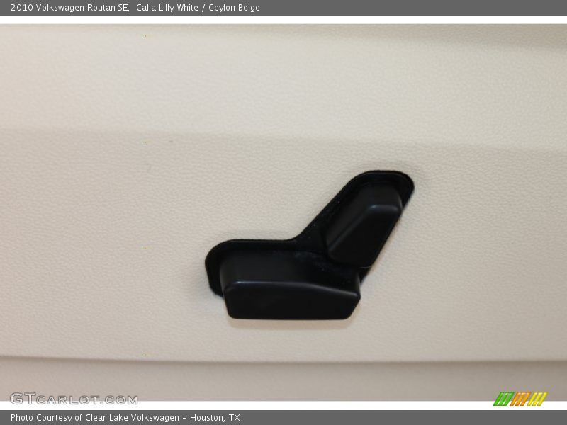 Calla Lilly White / Ceylon Beige 2010 Volkswagen Routan SE