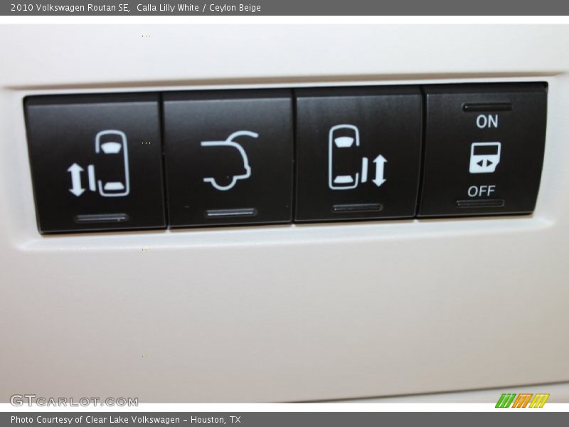 Calla Lilly White / Ceylon Beige 2010 Volkswagen Routan SE
