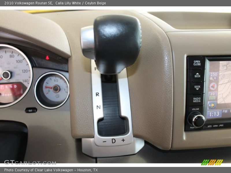 Calla Lilly White / Ceylon Beige 2010 Volkswagen Routan SE