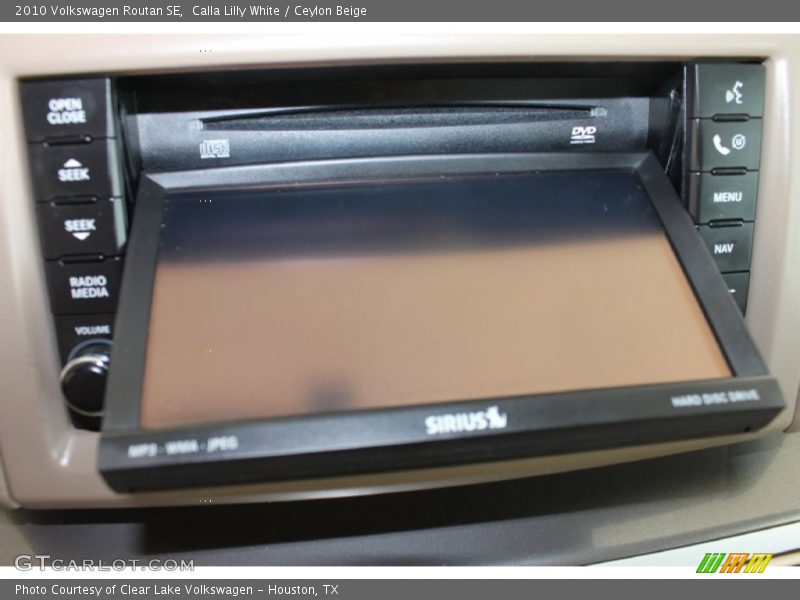 Calla Lilly White / Ceylon Beige 2010 Volkswagen Routan SE