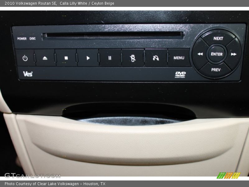 Calla Lilly White / Ceylon Beige 2010 Volkswagen Routan SE