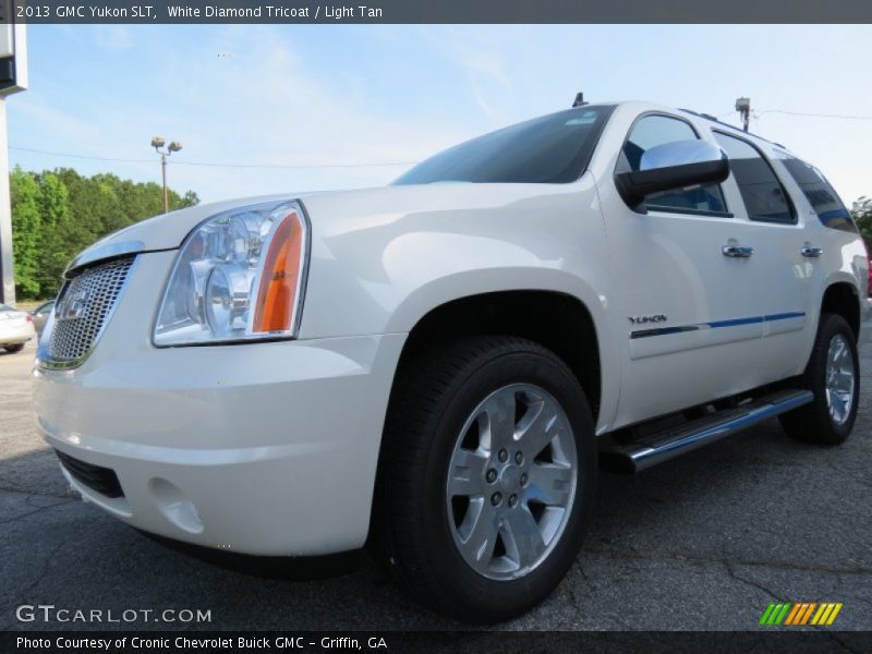 Front 3/4 View of 2013 Yukon SLT