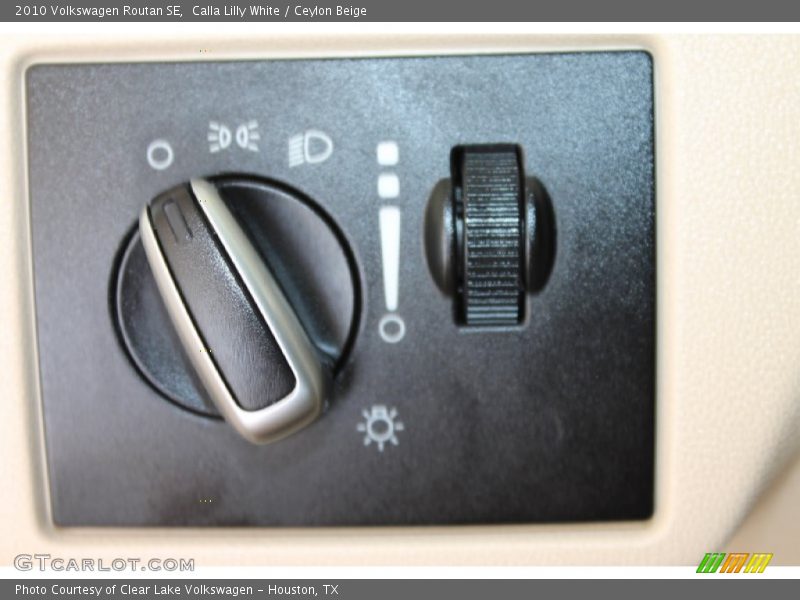 Calla Lilly White / Ceylon Beige 2010 Volkswagen Routan SE