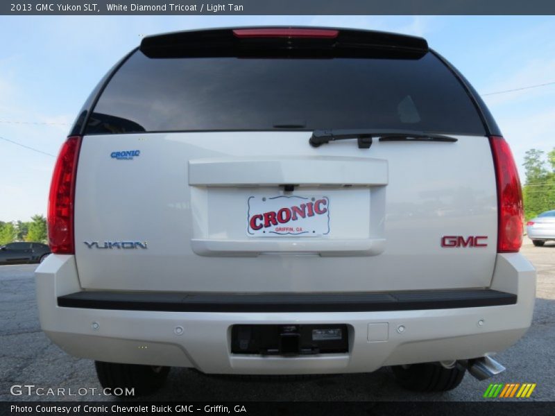 White Diamond Tricoat / Light Tan 2013 GMC Yukon SLT