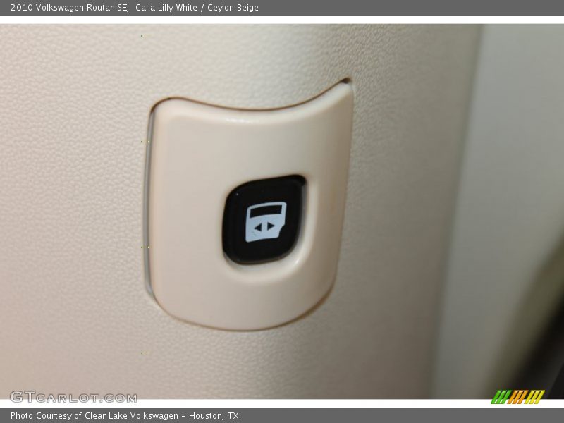 Calla Lilly White / Ceylon Beige 2010 Volkswagen Routan SE