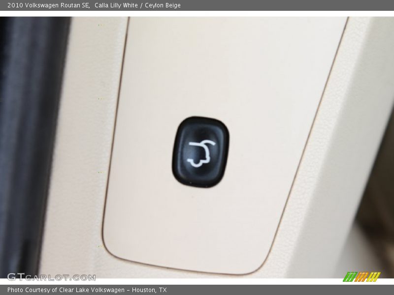 Calla Lilly White / Ceylon Beige 2010 Volkswagen Routan SE