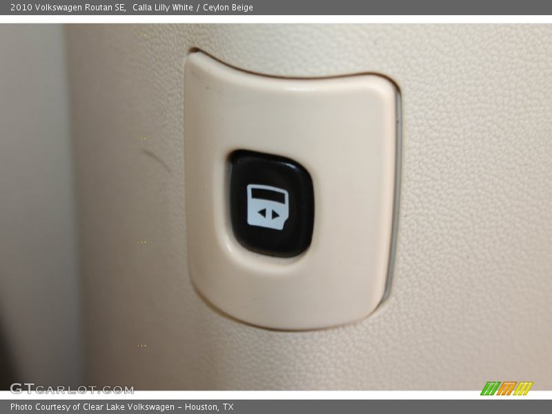 Calla Lilly White / Ceylon Beige 2010 Volkswagen Routan SE