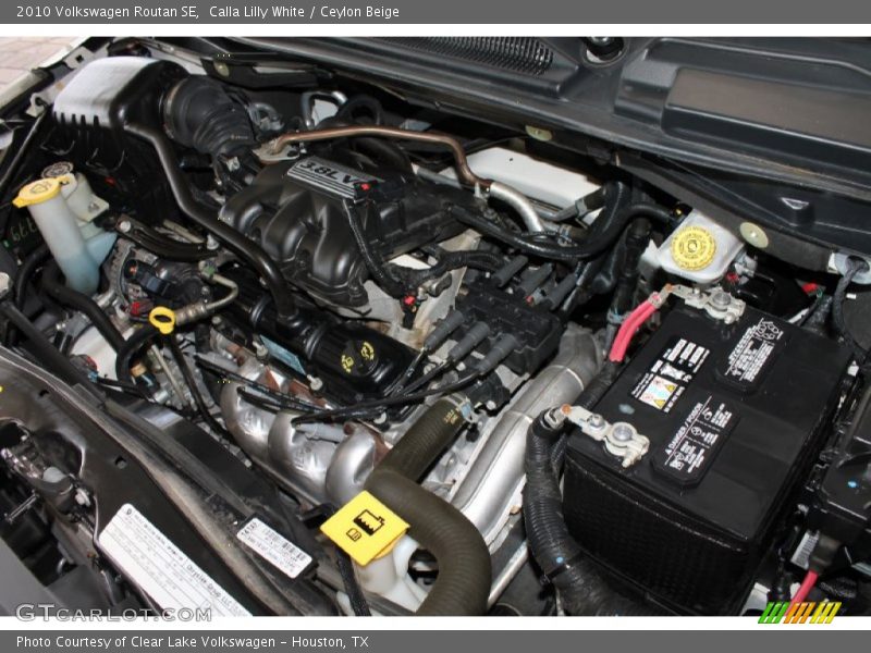 Calla Lilly White / Ceylon Beige 2010 Volkswagen Routan SE