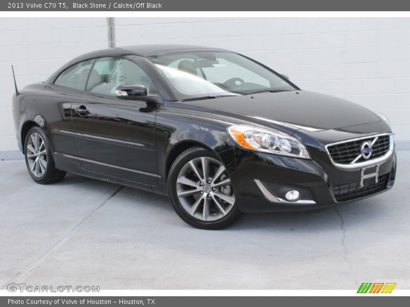 Front 3/4 View of 2013 C70 T5