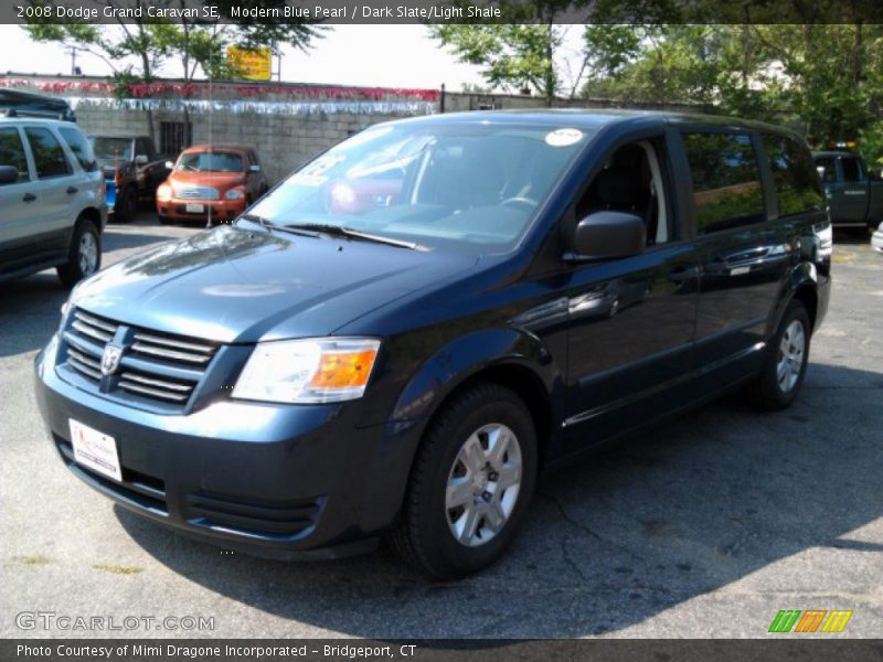 Front 3/4 View of 2008 Grand Caravan SE