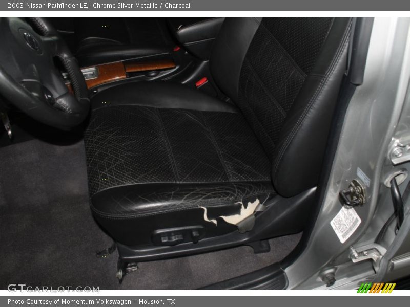 Chrome Silver Metallic / Charcoal 2003 Nissan Pathfinder LE