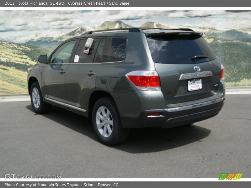 Cypress Green Pearl / Sand Beige 2013 Toyota Highlander SE 4WD